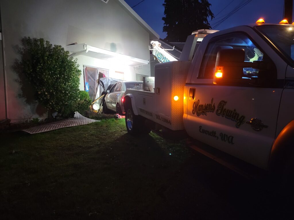 Everett Tow Towing Roadside Collision Impound Heavy duty Marysville Lynnwood Stanwood Fleet Uhaul Lake Stevens Granite Falls Mukilteo Bothell snohomish Recovery winch out Police State Patrol WSP RTTO Insured Licensed Bonded Best Cheap Discount Open Luxury