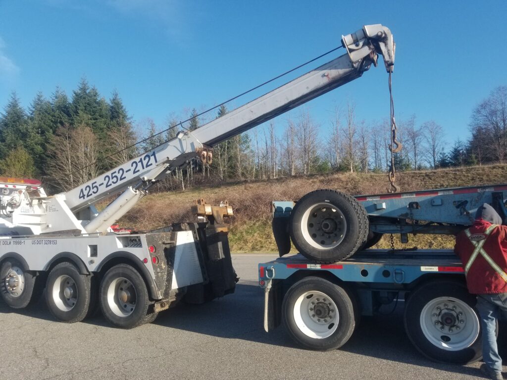 Everett Tow Towing Roadside Collision Impound Heavy duty Marysville Lynnwood Stanwood Fleet Uhaul Lake Stevens Granite Falls Mukilteo Bothell snohomish Recovery winch out Police State Patrol WSP RTTO Insured Licensed Bonded Best Cheap Discount Open Luxury